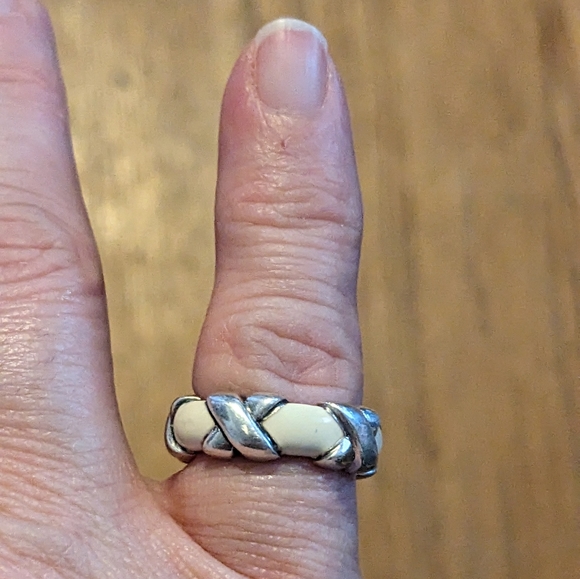 Tiffany & Co. Cream Enamel X Ring sz-4.75 - Picture 5 of 5